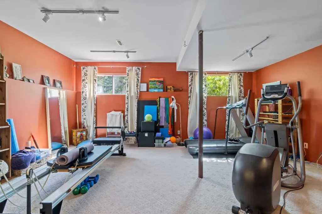 2716 Brecken Road NW Calgary AB T2L 1H3