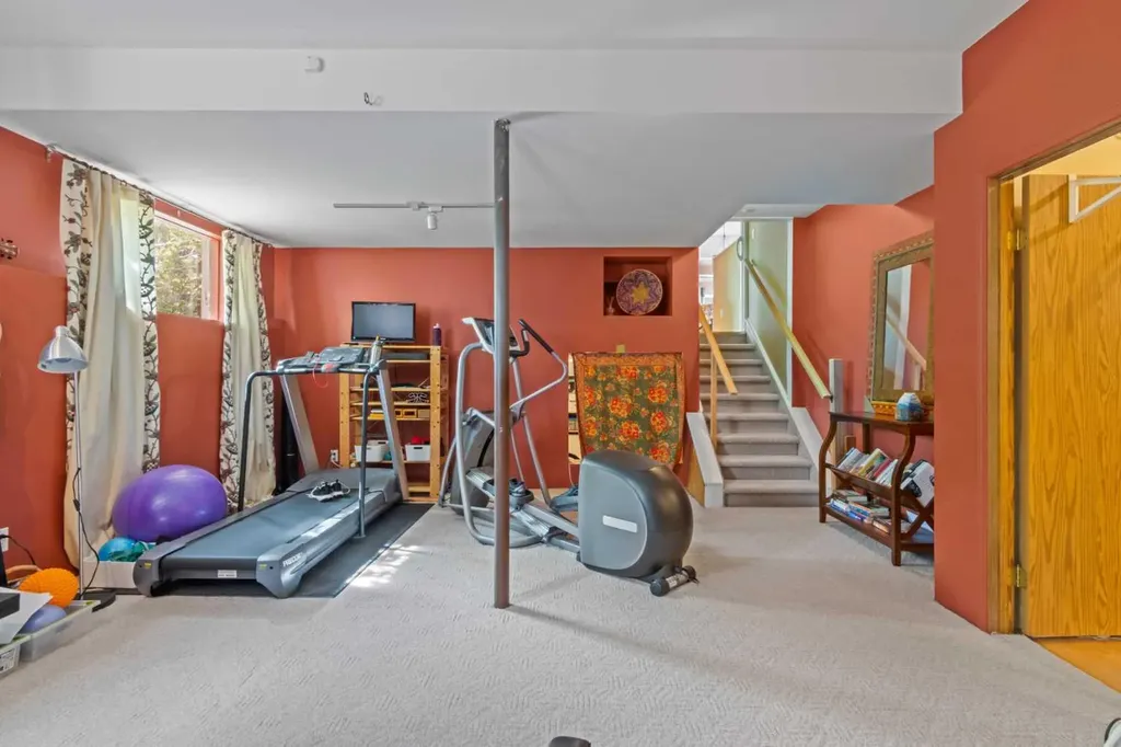 2716 Brecken Road NW Calgary AB T2L 1H3
