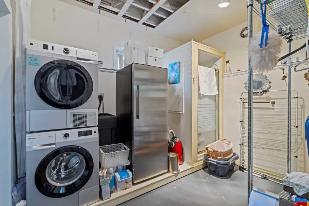 2716 Brecken Road NW Calgary AB T2L 1H3
