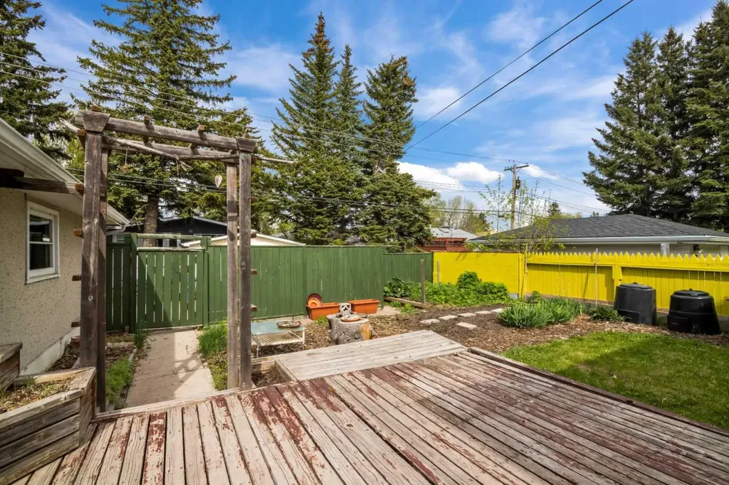 2716 Brecken Road NW Calgary AB T2L 1H3