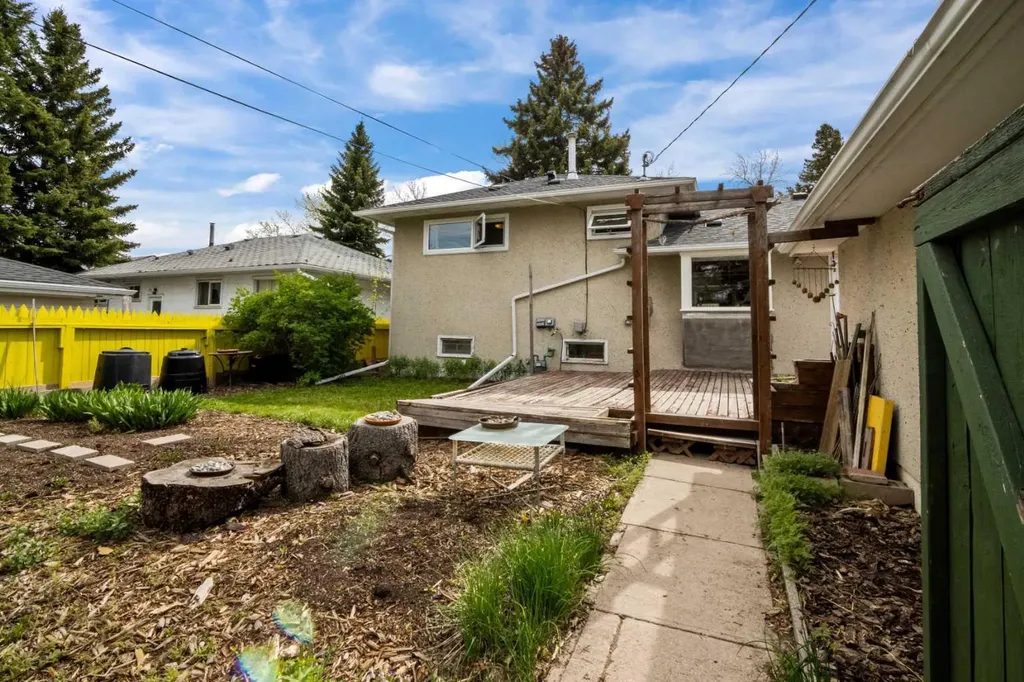 2716 Brecken Road NW Calgary AB T2L 1H3