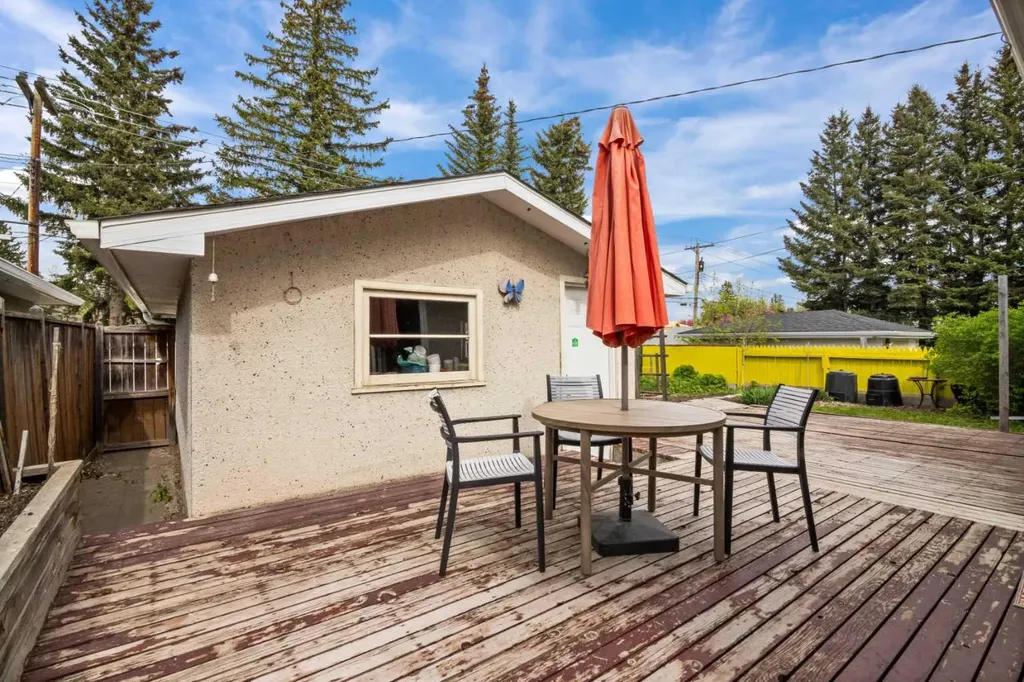 2716 Brecken Road NW Calgary AB T2L 1H3