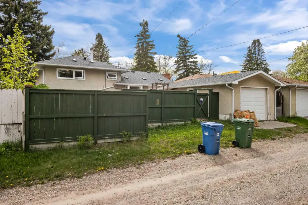 2716 Brecken Road NW Calgary AB T2L 1H3