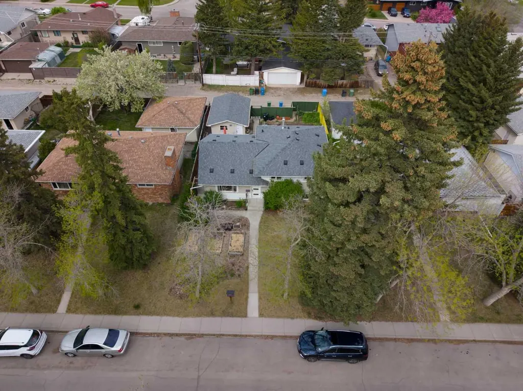 2716 Brecken Road NW Calgary AB T2L 1H3