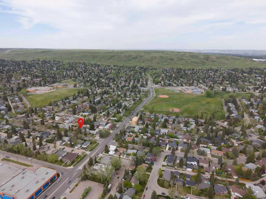 2716 Brecken Road NW Calgary AB T2L 1H3