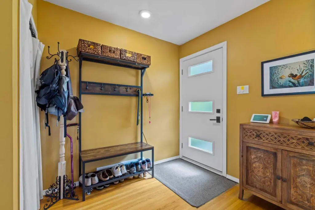 2716 Brecken Road NW Calgary AB T2L 1H3