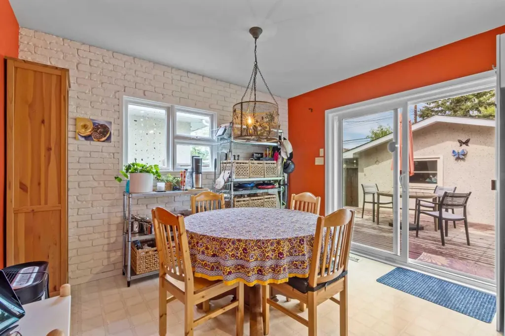 2716 Brecken Road NW Calgary AB T2L 1H3