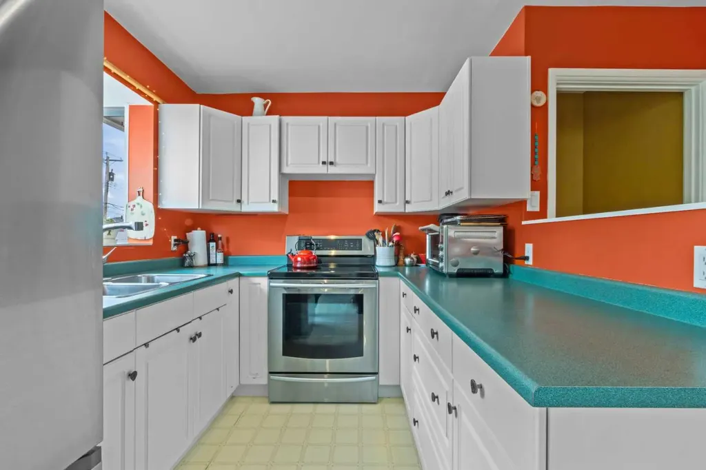 2716 Brecken Road NW Calgary AB T2L 1H3