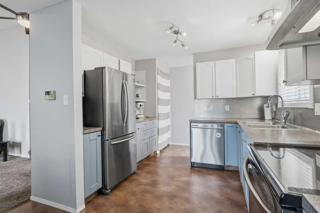 40 Graham Road Whitecourt AB T7S 1B7
