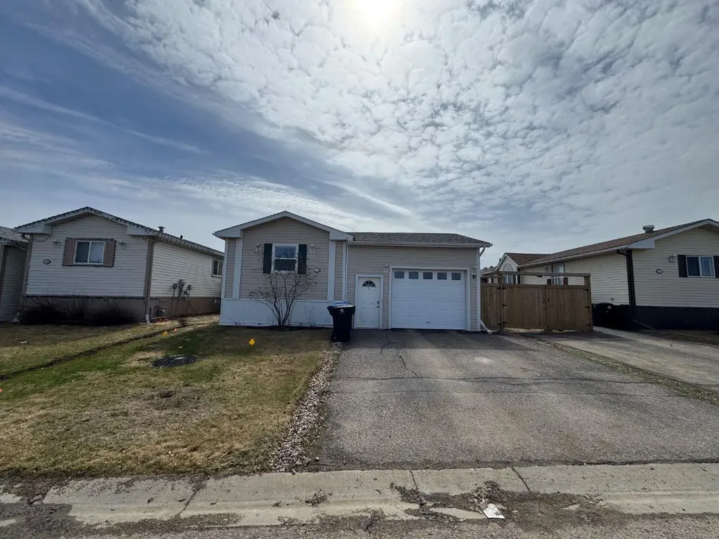 208 Mitchell Drive Fort Mcmurray AB T9K2N1