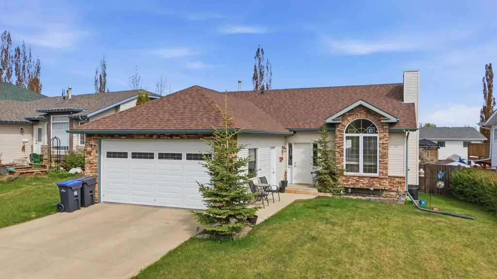 16 Peterson Way Sylvan Lake AB T4S 1W8