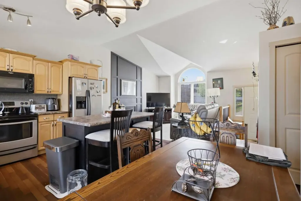 16 Peterson Way Sylvan Lake AB T4S 1W8