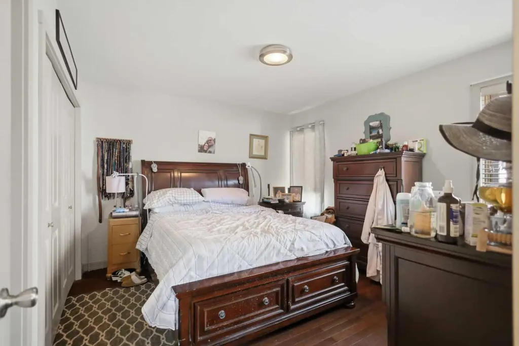 16 Peterson Way Sylvan Lake AB T4S 1W8