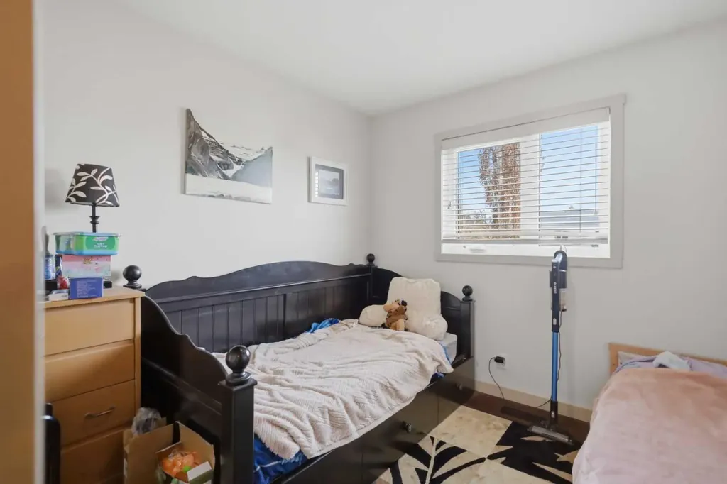 16 Peterson Way Sylvan Lake AB T4S 1W8