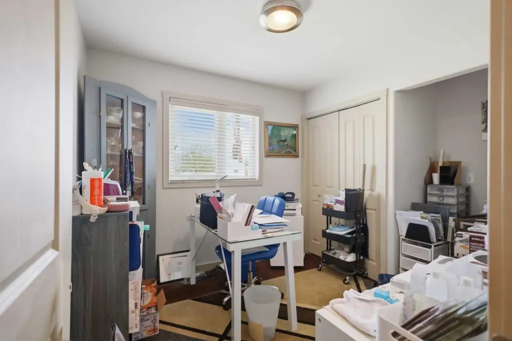 16 Peterson Way Sylvan Lake AB T4S 1W8