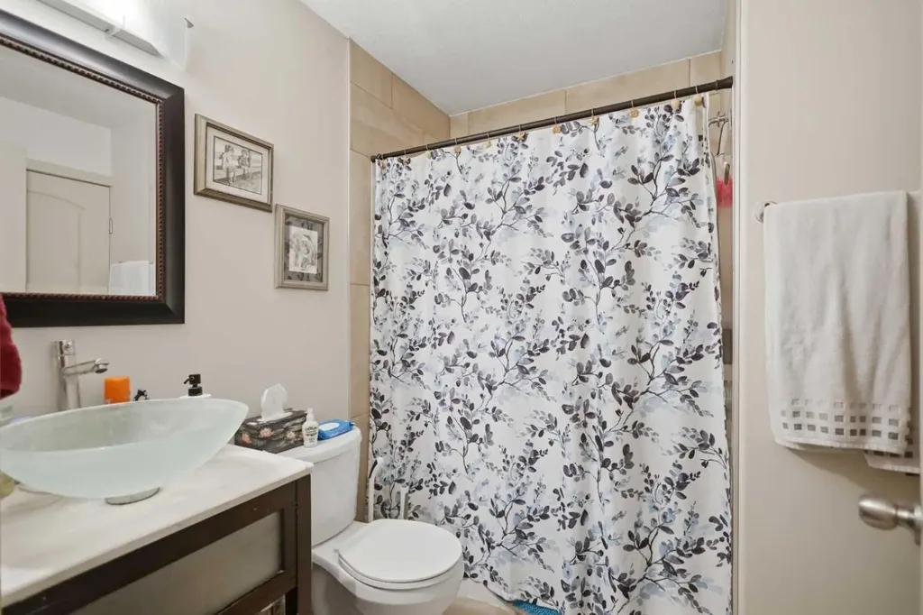 16 Peterson Way Sylvan Lake AB T4S 1W8