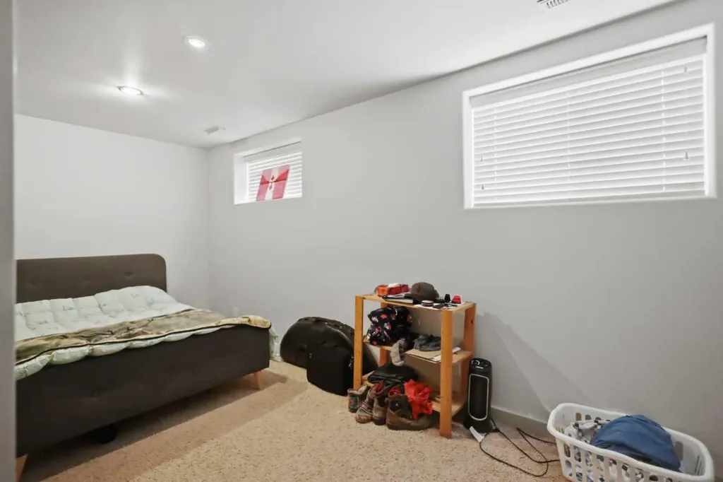 16 Peterson Way Sylvan Lake AB T4S 1W8