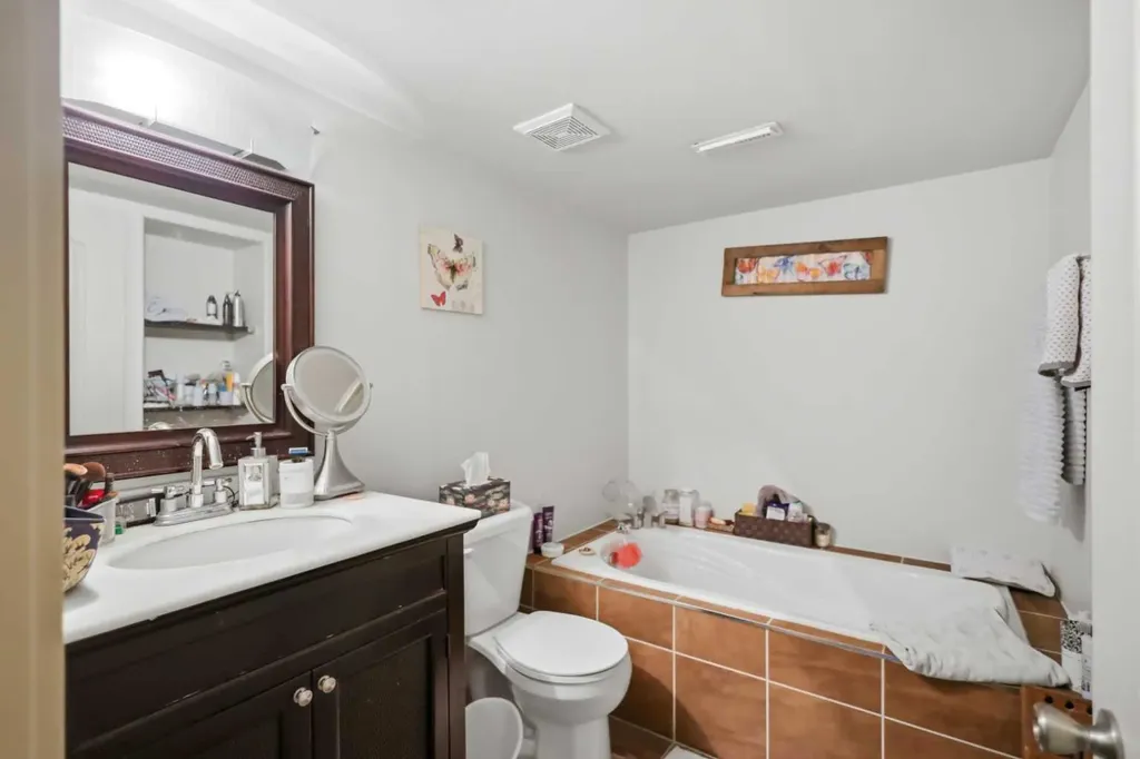 16 Peterson Way Sylvan Lake AB T4S 1W8