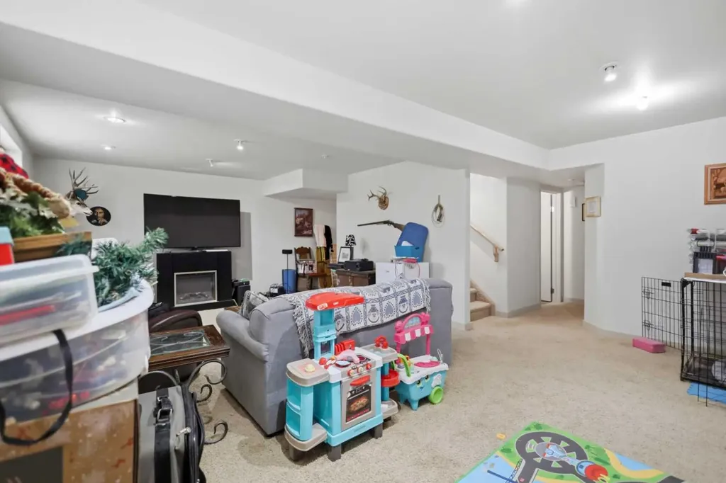 16 Peterson Way Sylvan Lake AB T4S 1W8