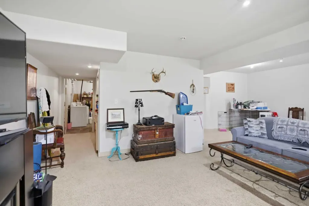 16 Peterson Way Sylvan Lake AB T4S 1W8