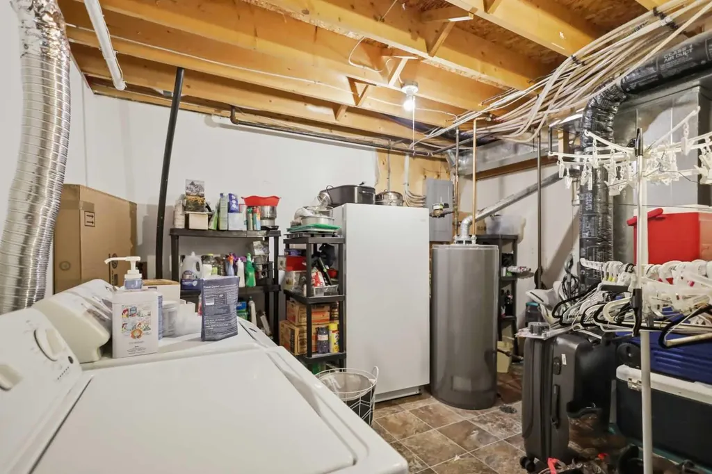 16 Peterson Way Sylvan Lake AB T4S 1W8