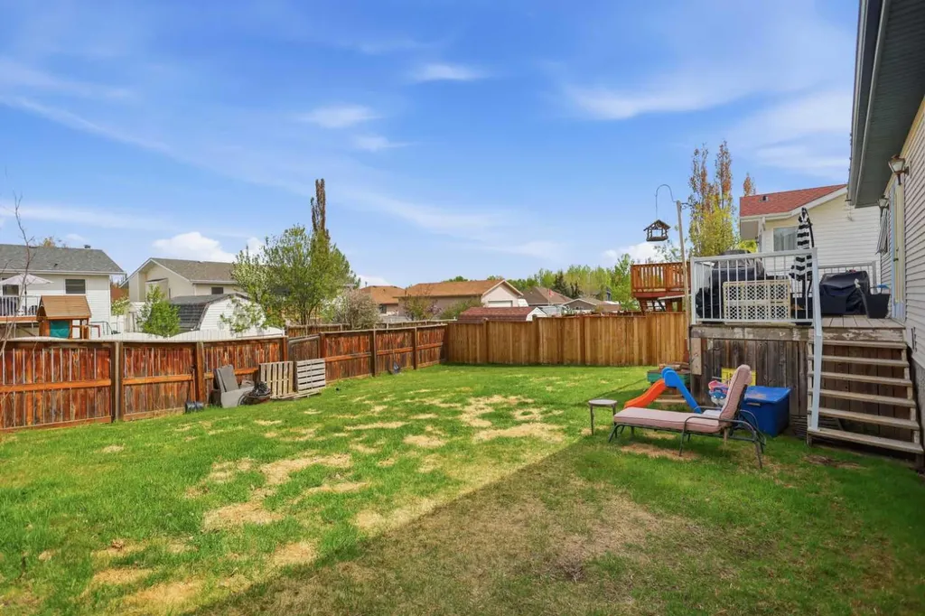 16 Peterson Way Sylvan Lake AB T4S 1W8