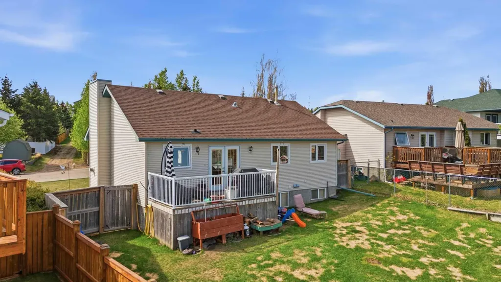 16 Peterson Way Sylvan Lake AB T4S 1W8