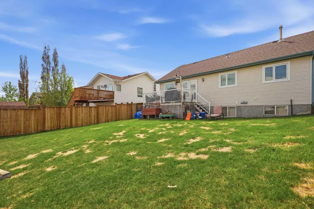 16 Peterson Way Sylvan Lake AB T4S 1W8