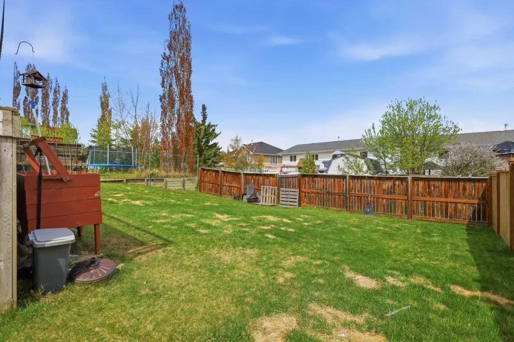 16 Peterson Way Sylvan Lake AB T4S 1W8