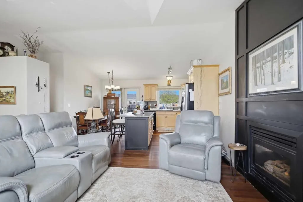 16 Peterson Way Sylvan Lake AB T4S 1W8