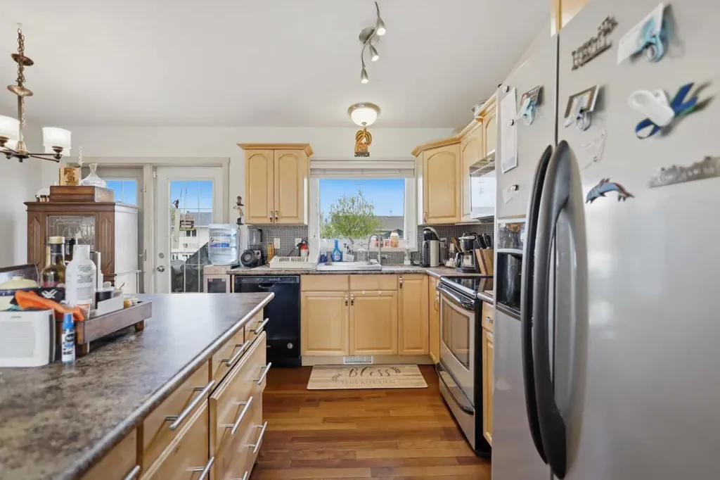 16 Peterson Way Sylvan Lake AB T4S 1W8