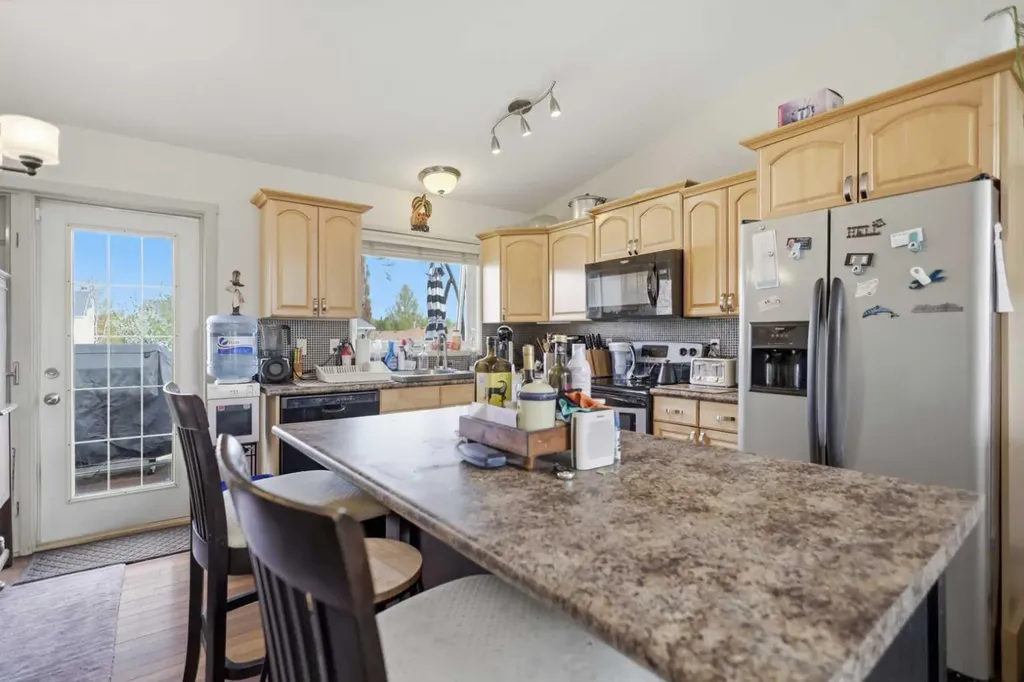 16 Peterson Way Sylvan Lake AB T4S 1W8
