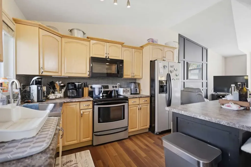 16 Peterson Way Sylvan Lake AB T4S 1W8