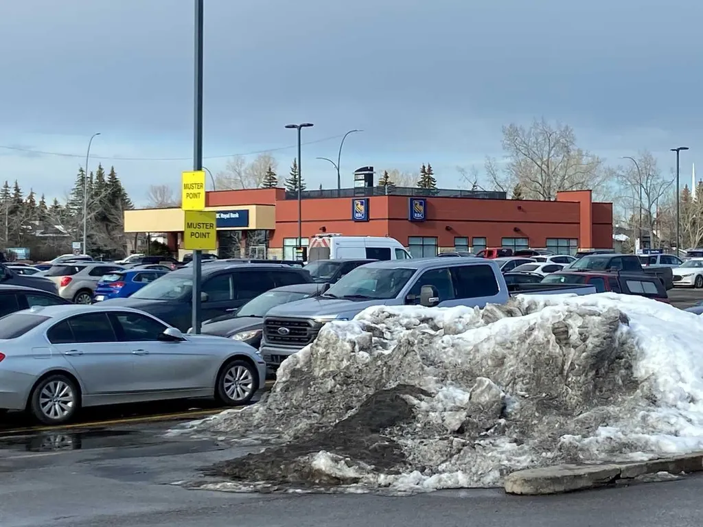 11440 Braeside Drive SW Calgary AB T2W 3N4