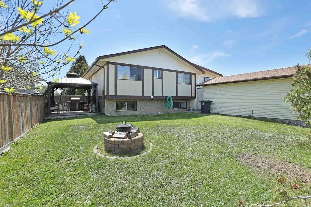 116 Mcnab Park Street E Brooks AB T1R0K6