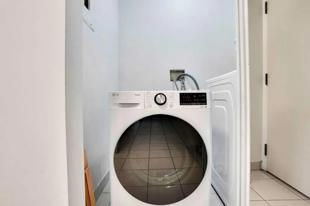 431 1 Avenue NE Calgary AB T2E 0B3