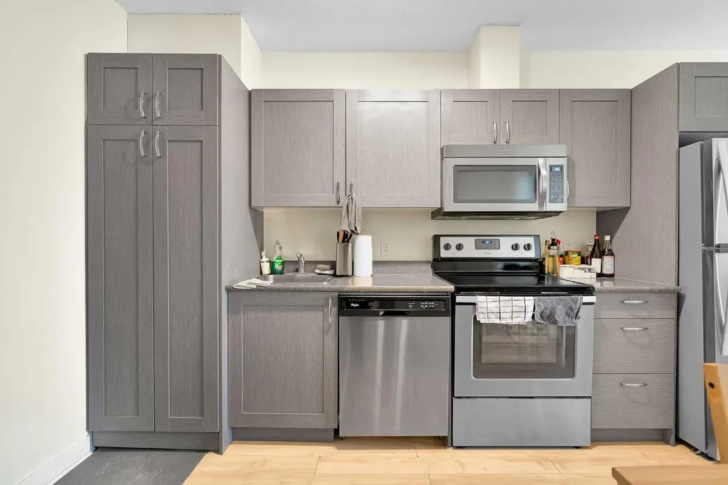 30 Brentwood Common NW Calgary AB T2L 2L8
