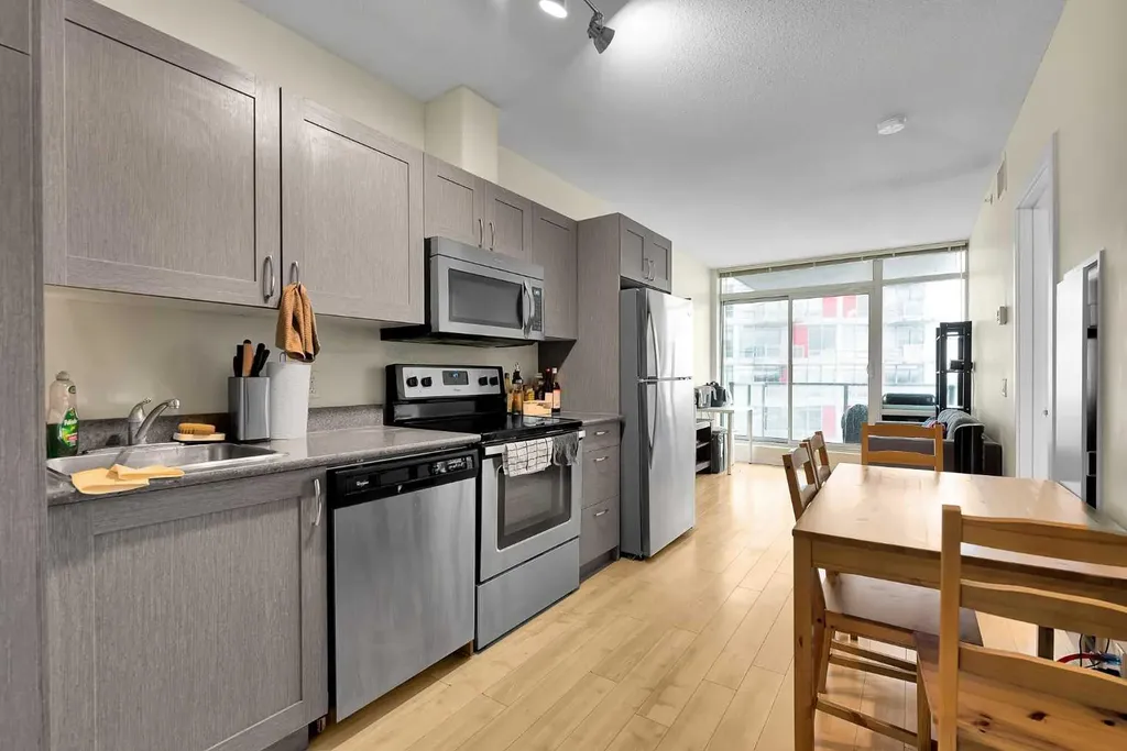 30 Brentwood Common NW Calgary AB T2L 2L8