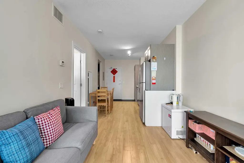 30 Brentwood Common NW Calgary AB T2L 2L8