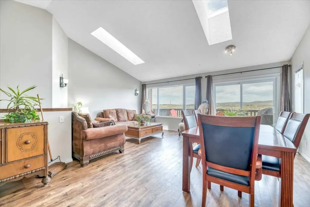 531 Country Meadows Way Diamond Valley AB T0L2A0