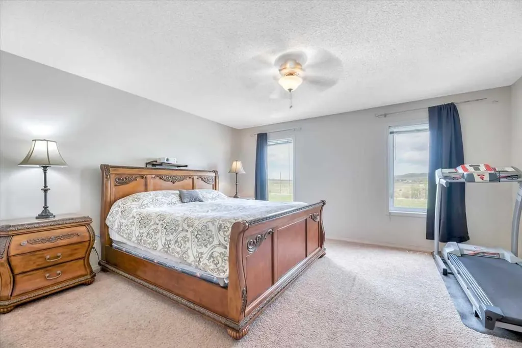 531 Country Meadows Way Diamond Valley AB T0L2A0
