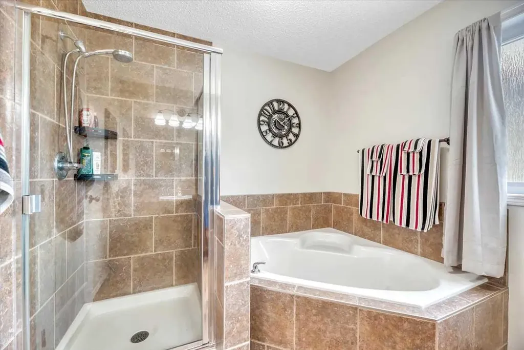 531 Country Meadows Way Diamond Valley AB T0L2A0