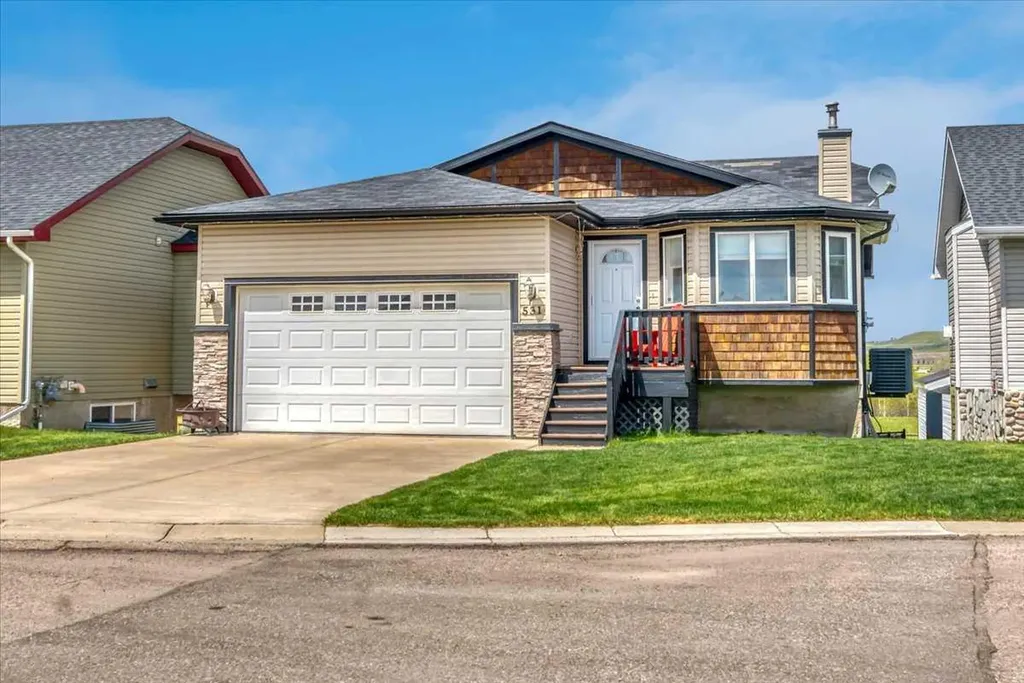 531 Country Meadows Way Diamond Valley AB T0L2A0