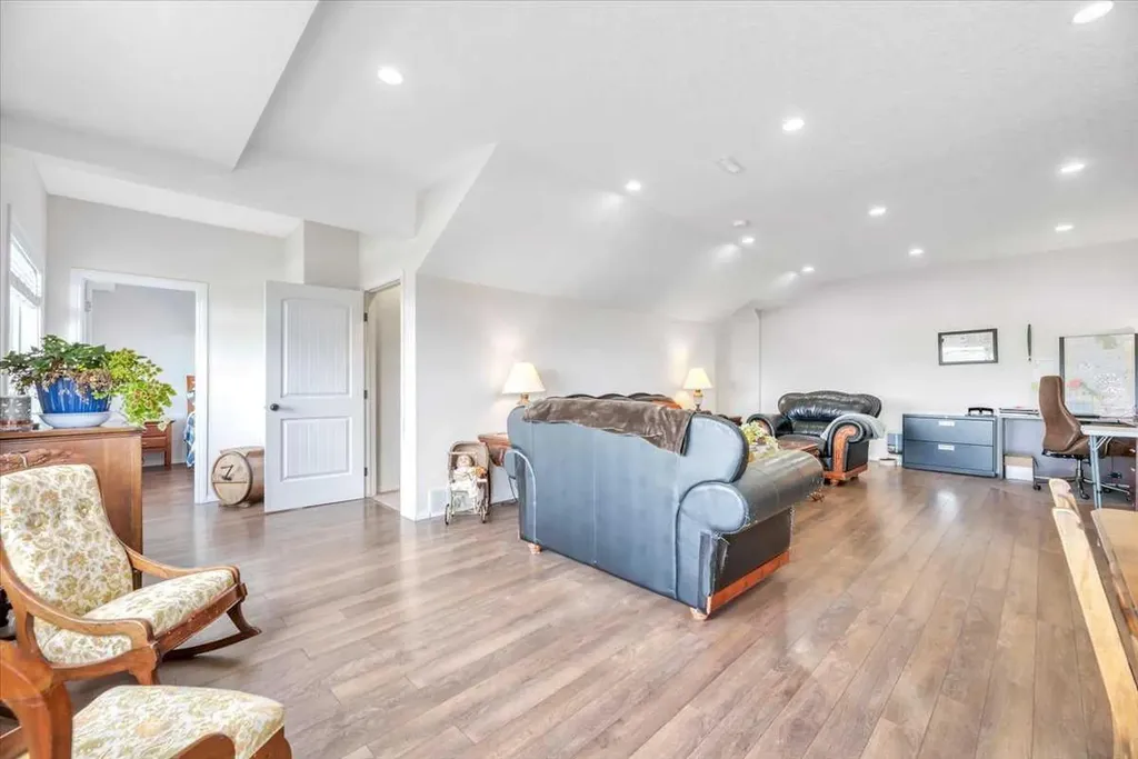 531 Country Meadows Way Diamond Valley AB T0L2A0