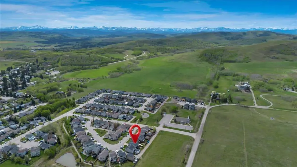 531 Country Meadows Way Diamond Valley AB T0L2A0