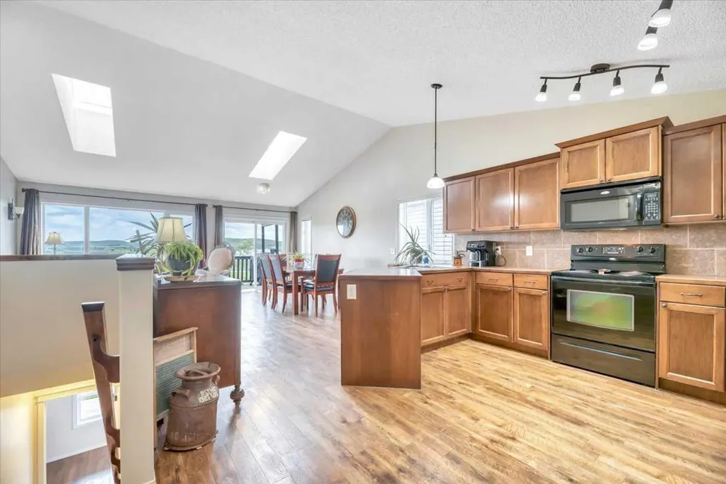 531 Country Meadows Way Diamond Valley AB T0L2A0