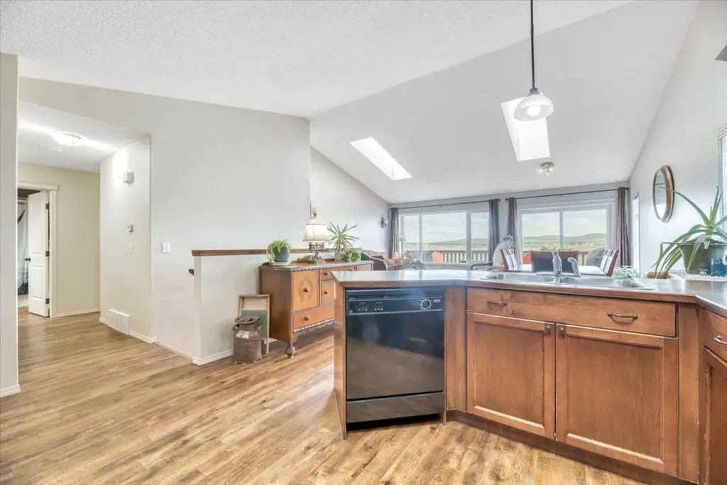 531 Country Meadows Way Diamond Valley AB T0L2A0