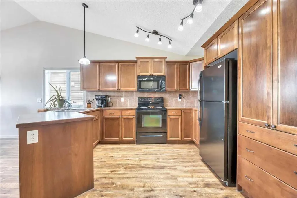531 Country Meadows Way Diamond Valley AB T0L2A0