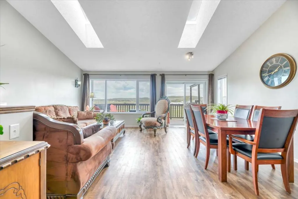 531 Country Meadows Way Diamond Valley AB T0L2A0