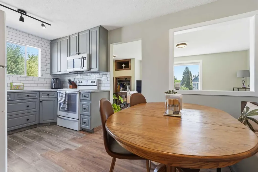 865 Queensland Drive SE Calgary AB T2J 5E4